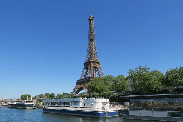 Explore the heart of uk folk music: must-visit venues and events for a true taste of tradition