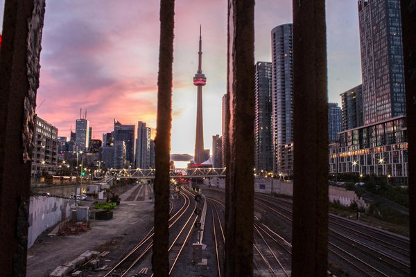 Discover Spooky Escapes: Delve into Edinburgh's Mysterious Holiday Rentals and Ghost-Hunting Adventures!